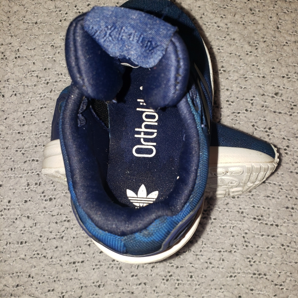 Toddler Adidas shoes size 5